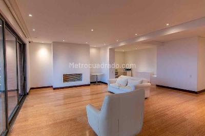 Apartamento de 4 alcobas en arriendo en Cerros De Los Alpes, Bogotá, 307 m² · foto 14 de 20