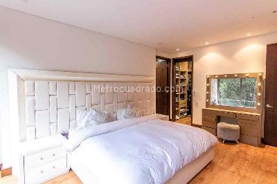 Apartamento de 4 alcobas en arriendo en Cerros De Los Alpes, Bogotá, 307 m² · foto 17 de 20