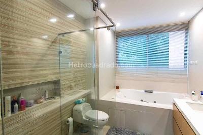 Apartamento de 4 alcobas en arriendo en Cerros De Los Alpes, Bogotá, 307 m² · foto 18 de 20