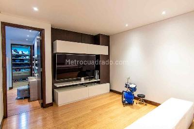 Apartamento de 4 alcobas en arriendo en Cerros De Los Alpes, Bogotá, 307 m² · foto 19 de 20