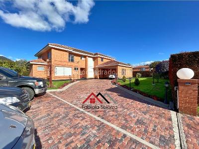 Casa de 4 alcobas en venta en Guaymaral, Bogotá, 1385 m² · foto 2 de 20