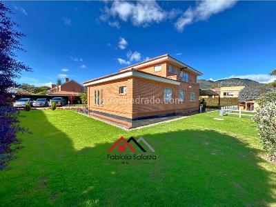 Casa de 4 alcobas en venta en Guaymaral, Bogotá, 1385 m² · foto 3 de 20