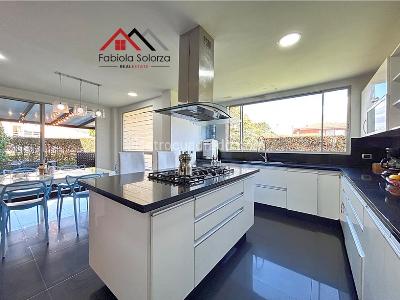 Casa de 4 alcobas en venta en Guaymaral, Bogotá, 1385 m² · foto 11 de 20