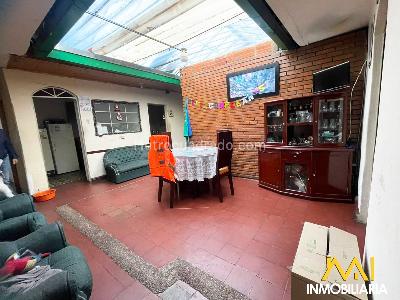 Casa de 4 alcobas en venta en Centro, Funza, 291 m² · foto 2 de 4