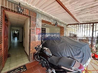 Casa de 4 alcobas en venta en Comuneros, Bucaramanga, 250 m² · foto 3 de 20