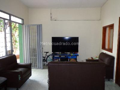 Casa de 5 alcobas en venta en Alvarez, Bucaramanga, 213 m² · foto 2 de 20