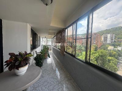 Apartamento de 3 alcobas en venta en Centenario, Cali, 130 m² · foto 2 de 19