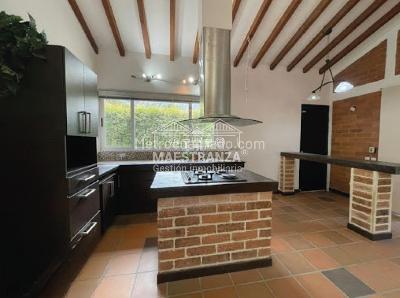 Casa de 4 alcobas en venta en Loma Del Escobero, Envigado, 260 m² · foto 10 de 13