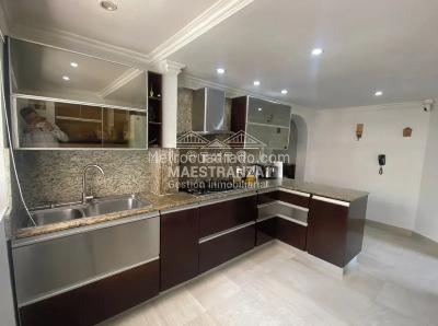 Casa de 4 alcobas en venta en Las Palmas, Medellín, 554 m² · foto 2 de 20