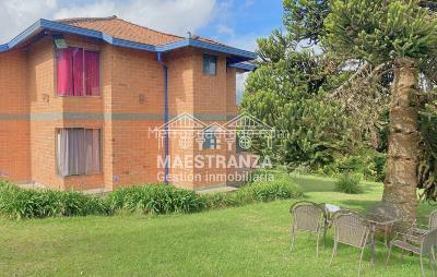 Casa de 5 alcobas en venta en Santa Elena, Medellín · foto 2 de 15