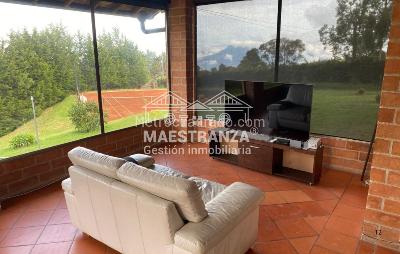 Casa de 5 alcobas en venta en Santa Elena, Medellín · foto 10 de 15