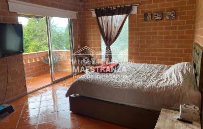 Casa de 5 alcobas en venta en Santa Elena, Medellín · foto 12 de 15