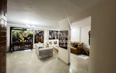 Casa de 5 alcobas en venta en El Poblado, Medellín, 300 m² · foto 9 de 20