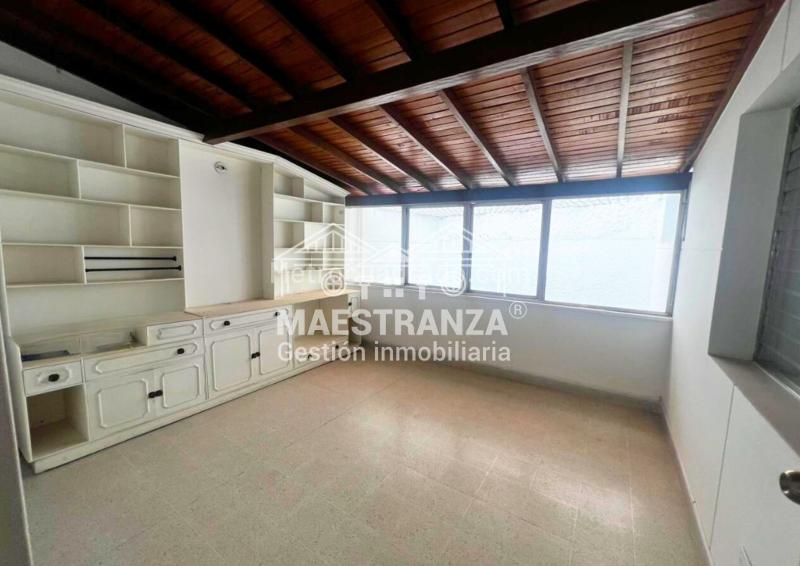 Versatile 5BR House for Commercial Use in Laureles - 2