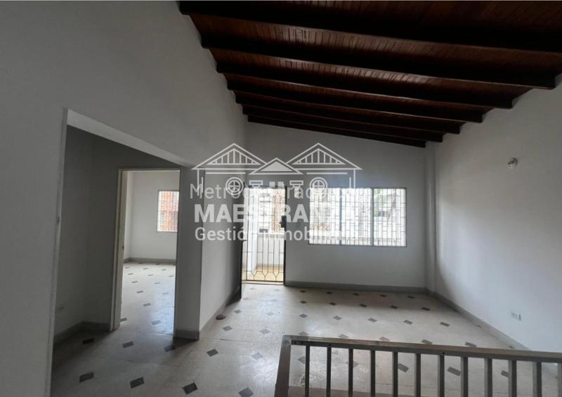 Versatile 5BR House for Commercial Use in Laureles - 4