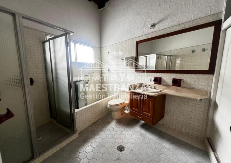 Versatile 5BR House for Commercial Use in Laureles - 6