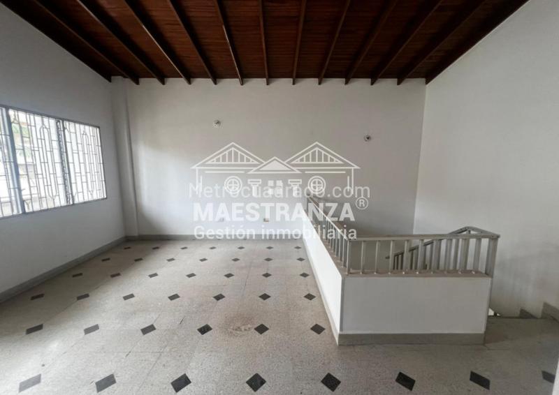 Versatile 5BR House for Commercial Use in Laureles - 8