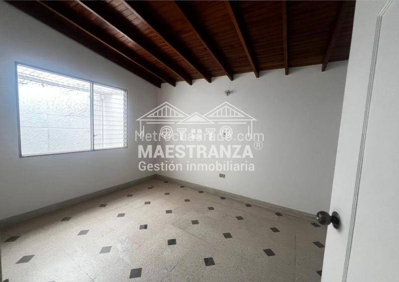 Versatile 5BR House for Commercial Use in Laureles - 9
