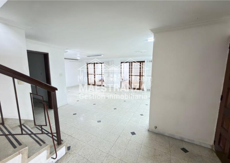 Casa-Local Exclusiva de 4 Alcobas en Conquistadores