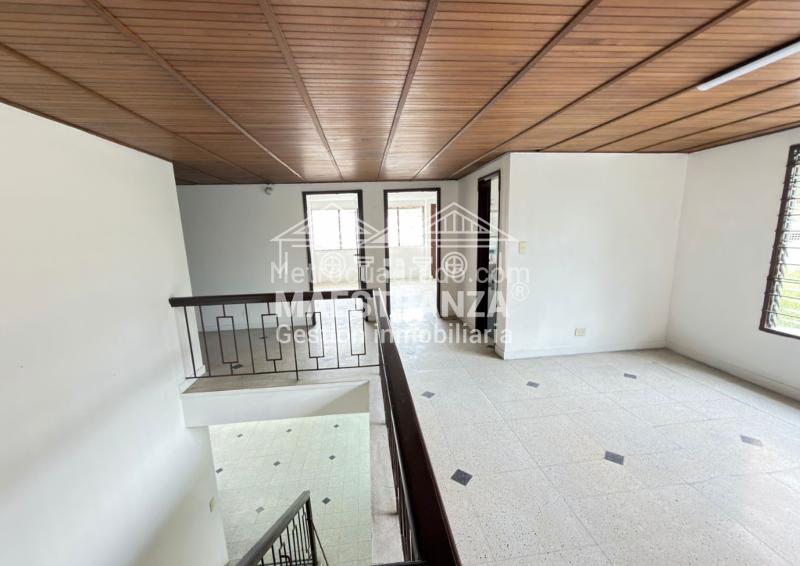 Casa-Local Exclusiva de 4 Alcobas en Conquistadores - 4