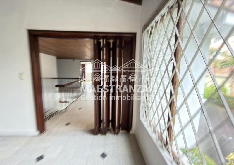 Casa-Local Exclusiva de 4 Alcobas en Conquistadores - 5