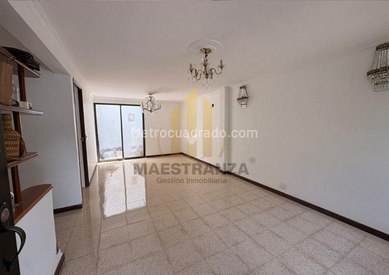 Charming 4BR House in Belen La Mota - 2