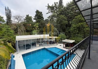 Casa de 4 alcobas en venta en La Concha, Medellín, 400 m² · foto 2 de 20