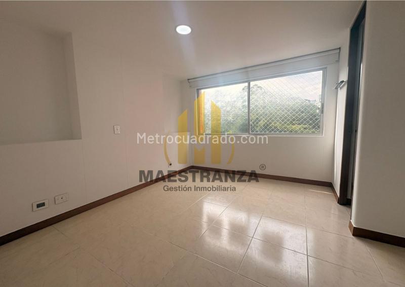 Elegant 3BR Apartment with Amenities in Cumbres - 6