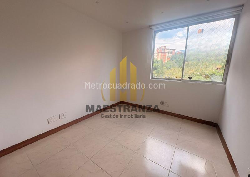 Elegant 3BR Apartment with Amenities in Cumbres - 7