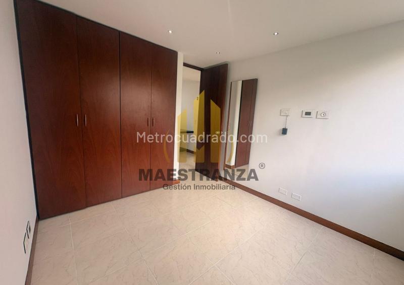 Elegant 3BR Apartment with Amenities in Cumbres - 9
