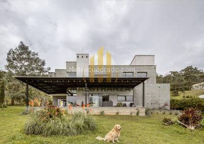 Casa de 3 alcobas en venta en Santa Elena, Medellín, 350 m² · foto 2 de 20