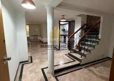 Casa de 4 alcobas en venta en Belen La Mota, Medellín, 334 m² · foto 3 de 19