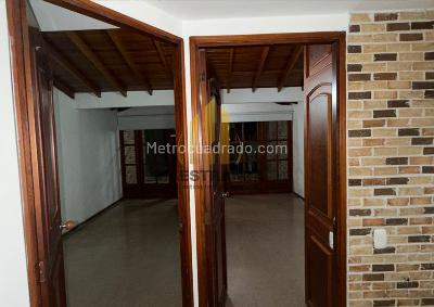 Casa de 4 alcobas en venta en Belen La Mota, Medellín, 334 m² · foto 14 de 19