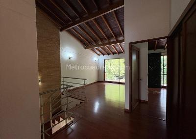 Casa de 3 alcobas en venta en Loma Del Chocho, Envigado, 218 m² · foto 8 de 16