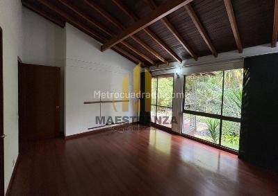 Casa de 3 alcobas en venta en Loma Del Chocho, Envigado, 218 m² · foto 11 de 16