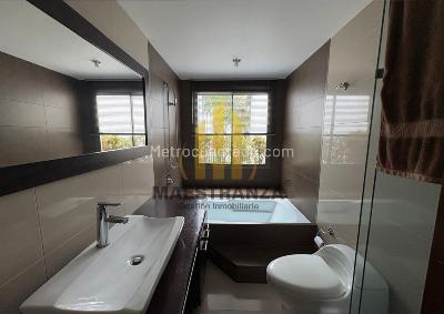 Casa de 3 alcobas en venta en Loma Del Chocho, Envigado, 218 m² · foto 13 de 16