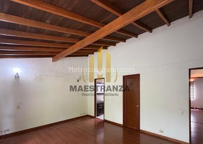 Casa de 3 alcobas en venta en Loma Del Chocho, Envigado, 218 m² · foto 14 de 16