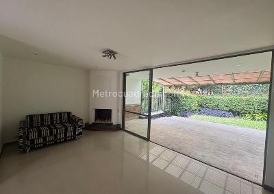 Casa de 3 alcobas en venta en Loma Del Chocho, Envigado, 218 m² · foto 16 de 16
