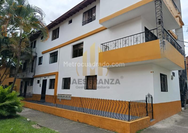 Casa de 3 Alcobas con Sala de Juegos en Belén Fátima - 4