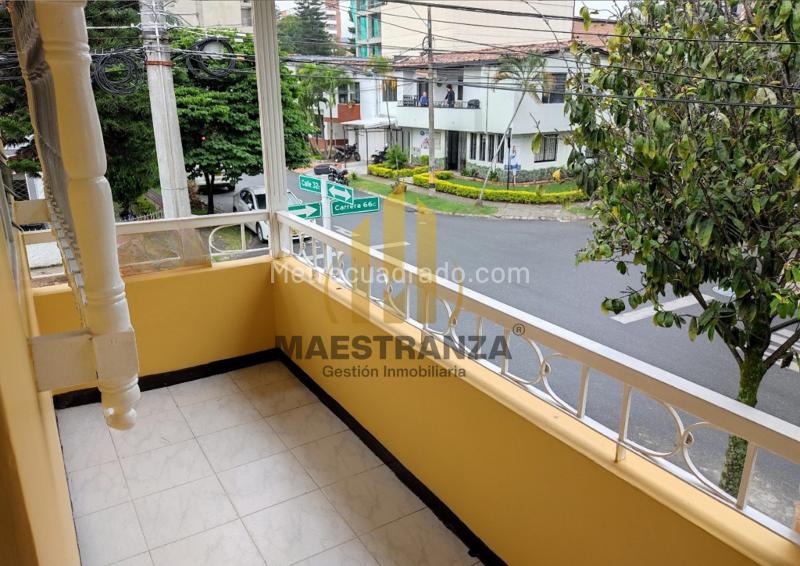 Casa Exclusiva de 4 Alcobas con Jardín en Belen Malibu - 2