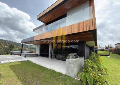 Casa de 5 alcobas en venta en Las Palmas, Medellín, 460 m² · foto 2 de 20