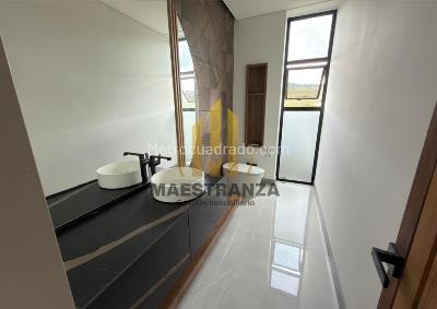 Casa de 5 alcobas en venta en Las Palmas, Medellín, 460 m² · foto 13 de 20