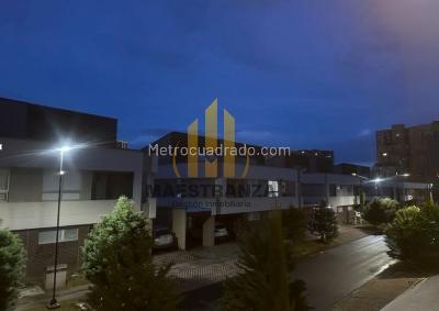 Casa de 4 alcobas en venta en Barro Blanco, Rionegro, 230 m² · foto 2 de 16