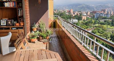 Apartamento de 4 alcobas en venta en Laureles, Medellín, 104 m² · foto 2 de 13