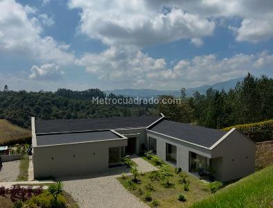 Casa de 4 alcobas en venta en San Felix, Bello · foto 16 de 17