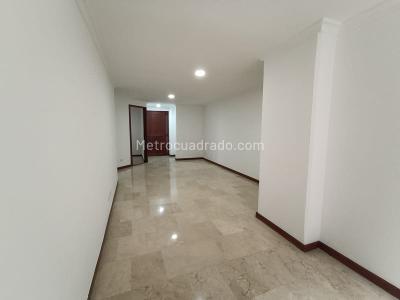 Apartamento de 2 alcobas en arriendo en El Poblado, Medellín, 128 m² · foto 2 de 18