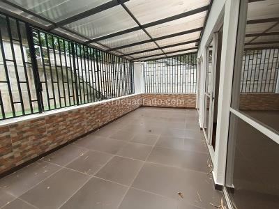 Apartamento de 2 alcobas en arriendo en El Poblado, Medellín, 128 m² · foto 4 de 18