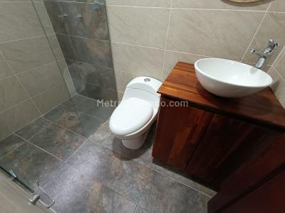 Apartamento de 2 alcobas en arriendo en El Poblado, Medellín, 128 m² · foto 9 de 18