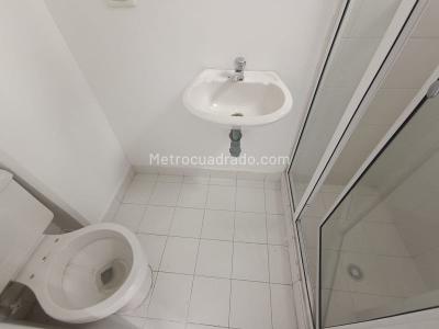 Apartamento de 2 alcobas en arriendo en El Poblado, Medellín, 128 m² · foto 12 de 18