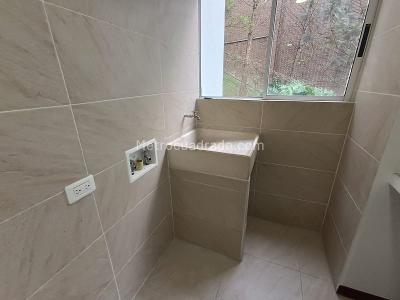 Apartamento de 2 alcobas en arriendo en El Poblado, Medellín, 128 m² · foto 16 de 18